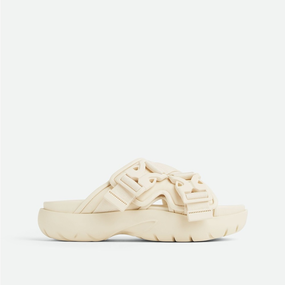 🤍 nwt | bottega veneta | snap slide in sea salt